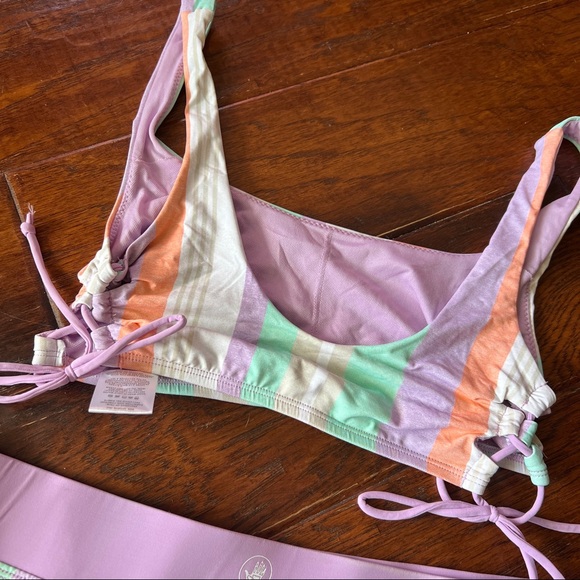 Body Glove Bikini top and matching Shorts - Picture 4 of 5